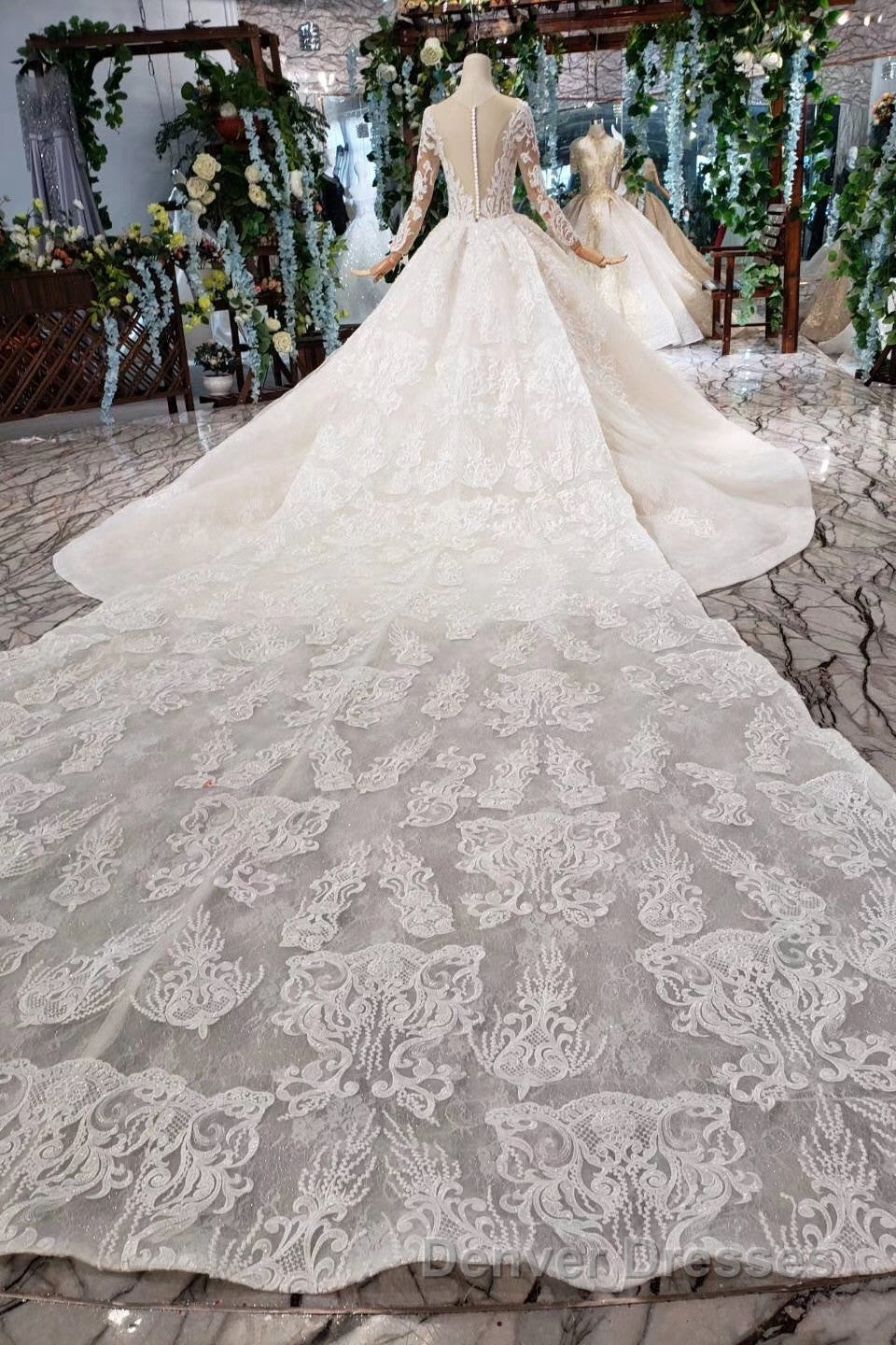 Gorgeous Long Sleeves Ball Gown Wedding Dress With Beading Appliques Secondary image