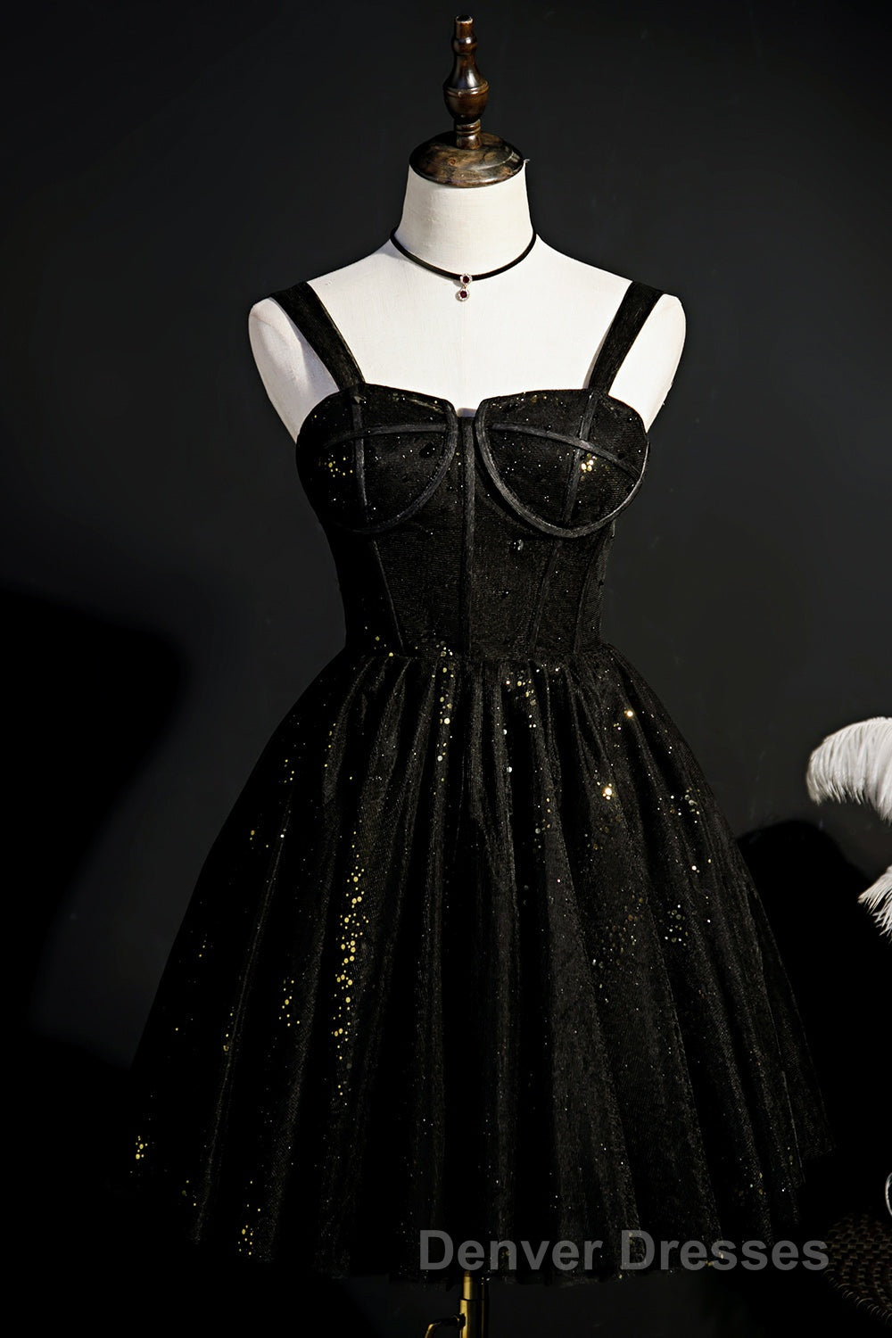 Elegant Sleeveless Tulle Sequins Short Homecoming Dress