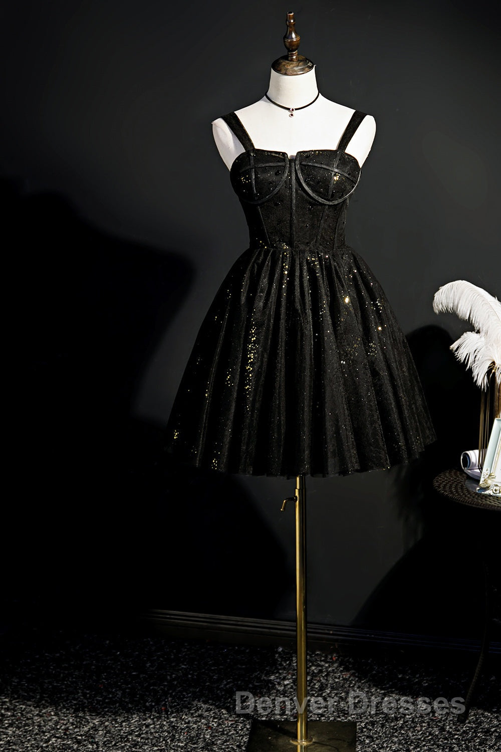 Elegant Sleeveless Tulle Sequins Short Homecoming Dress