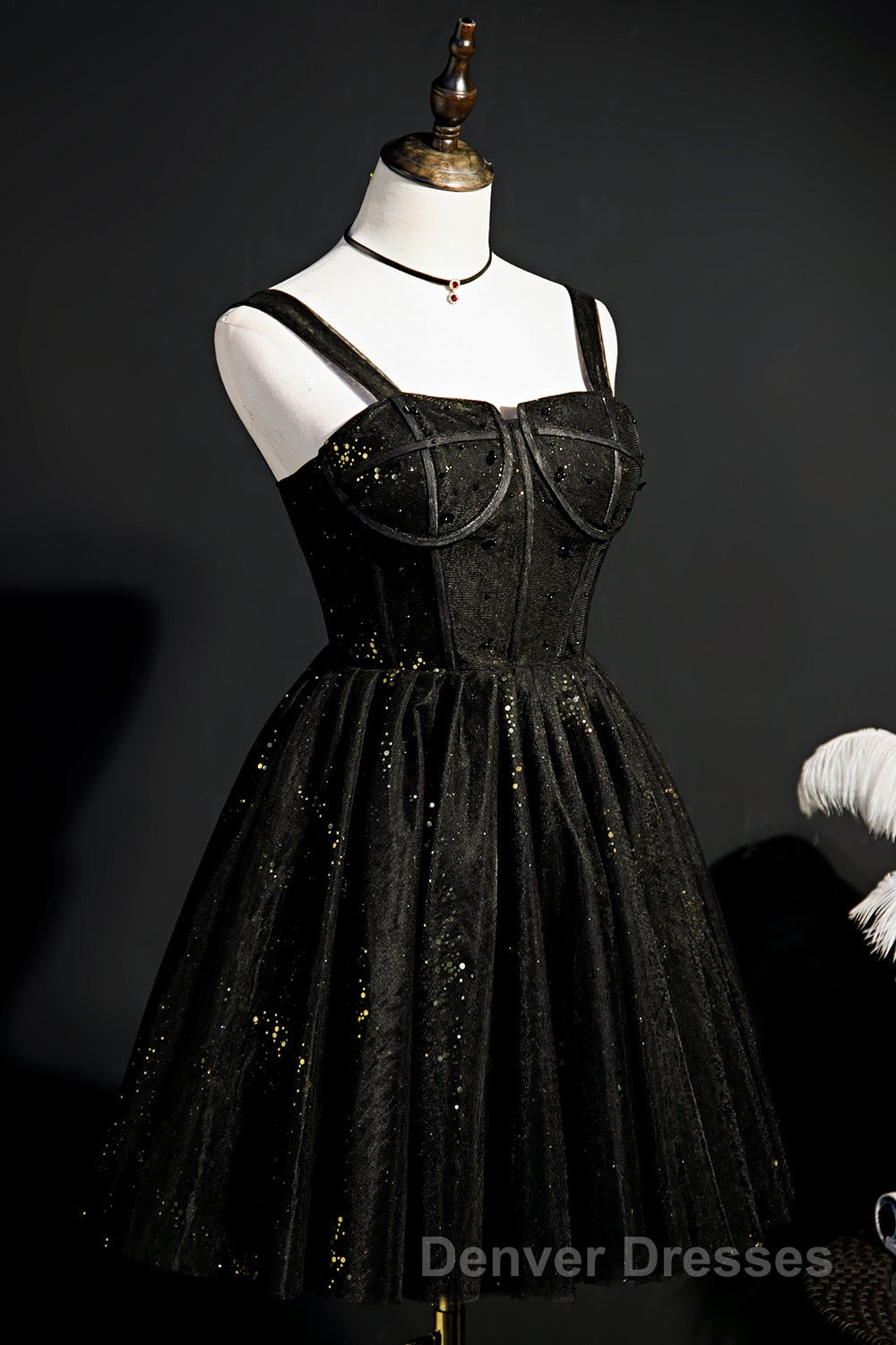 Elegant Sleeveless Tulle Sequins Short Homecoming Dress