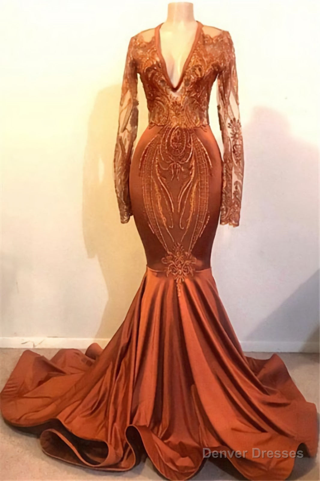 2025 Mermaid Long Sleeves Coral V Neck Satin With Appliques Prom Dresses Main image