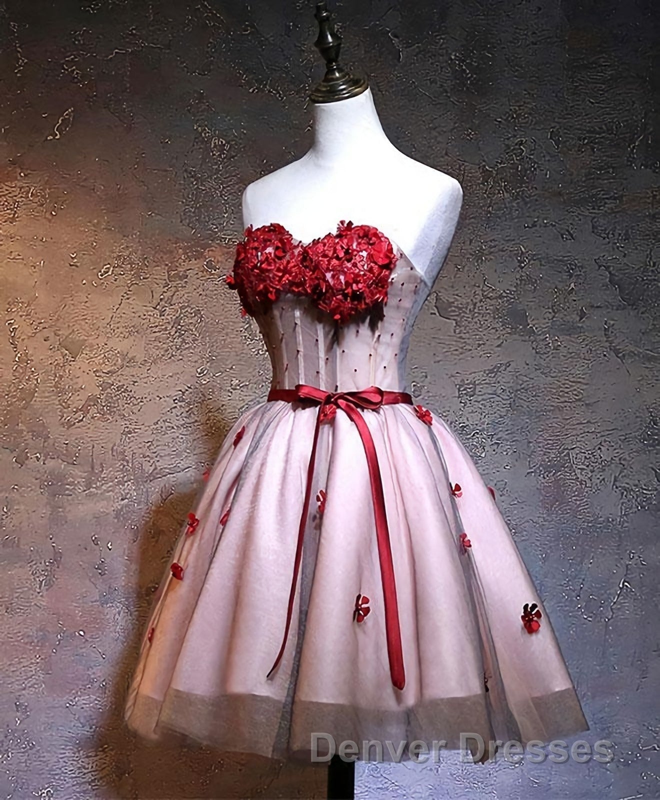 Red Sweetheart Neck Lace Short Prom Dress Secondary image
