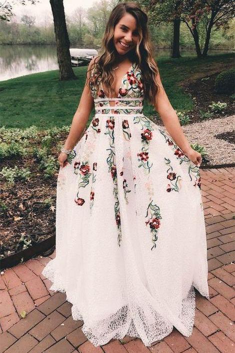 V-Neck Sexy Floral Embroidered Long Prom Dress Secondary image