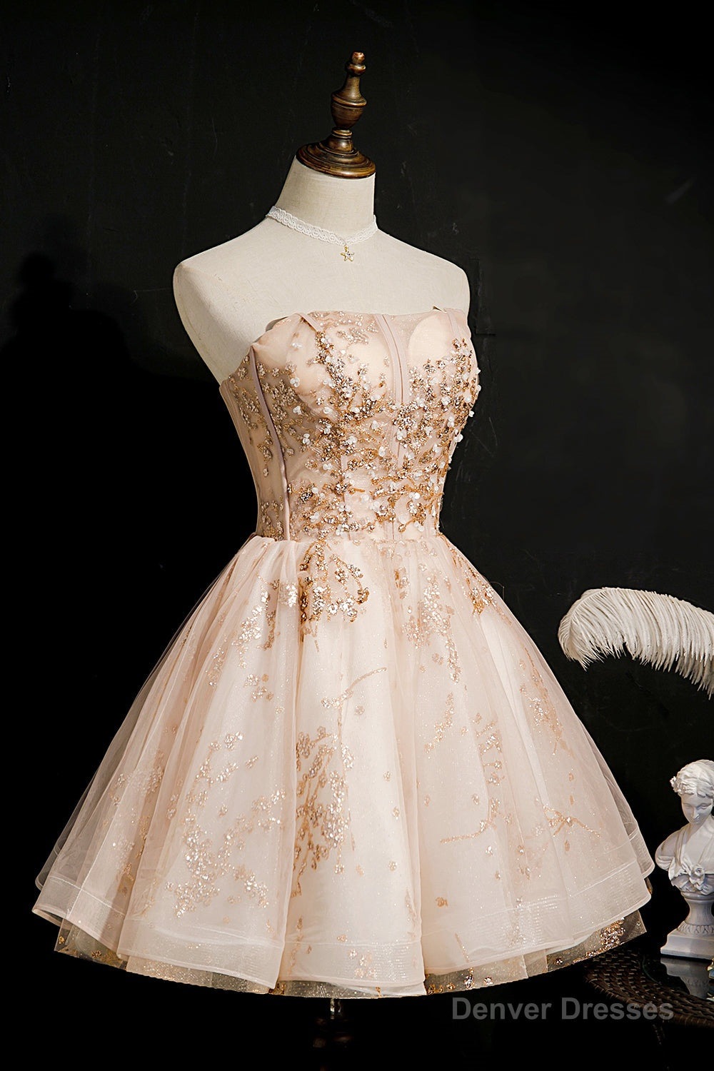 Champagne Strapless Sequins Tulle Short Homecoming Dresses Main image