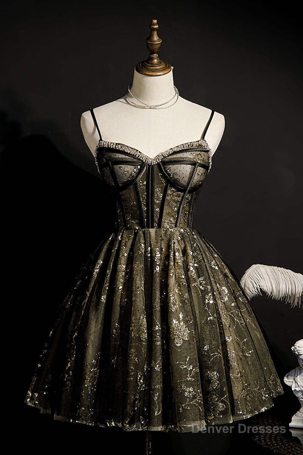 Elegant Black Spaghetti Strap Sequins Tulle Short Homecoming Dresses Main image