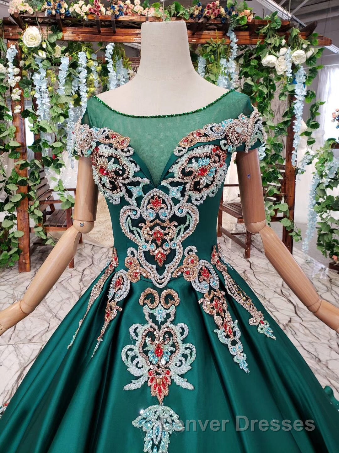 Luxury Green Round Neck Short Sleeves Prom Dress with Beading