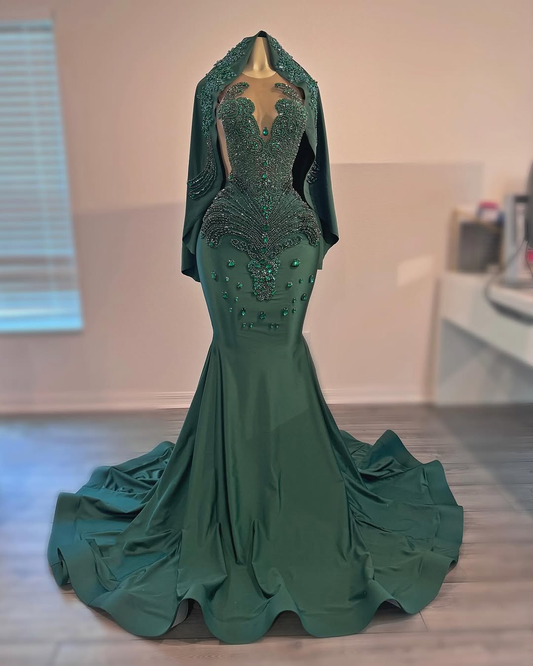 Veil For Dark Green V-Neck Sleeveless Mermaid Floor Length Prom Dresses Secondary image
