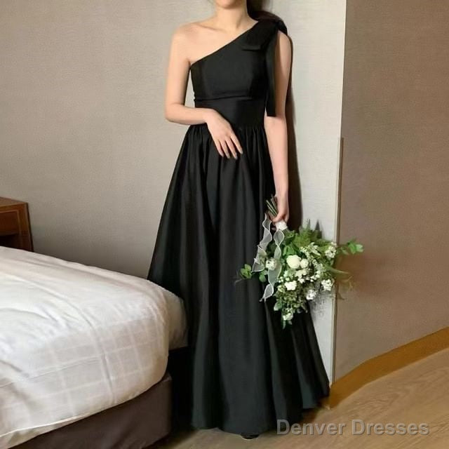 One-Shoulder A-Line Evening Gown Black Prom Dress Main image