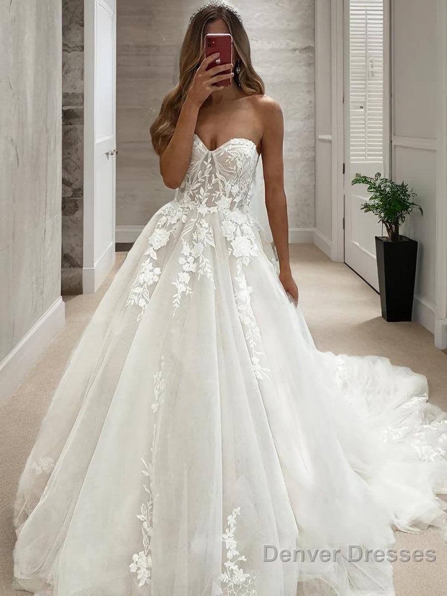 A-Line/Princess Sweetheart Chapel Train Tulle Wedding Dresses With Appliques Lace Main image