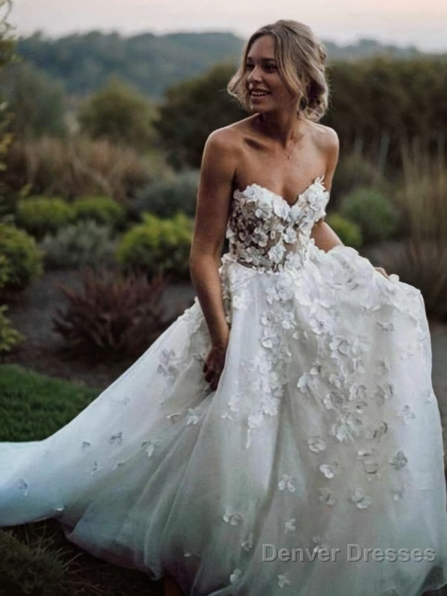 A-Line/Princess Sweetheart Court Train Tulle Wedding Dresses With Appliques Lace Main image