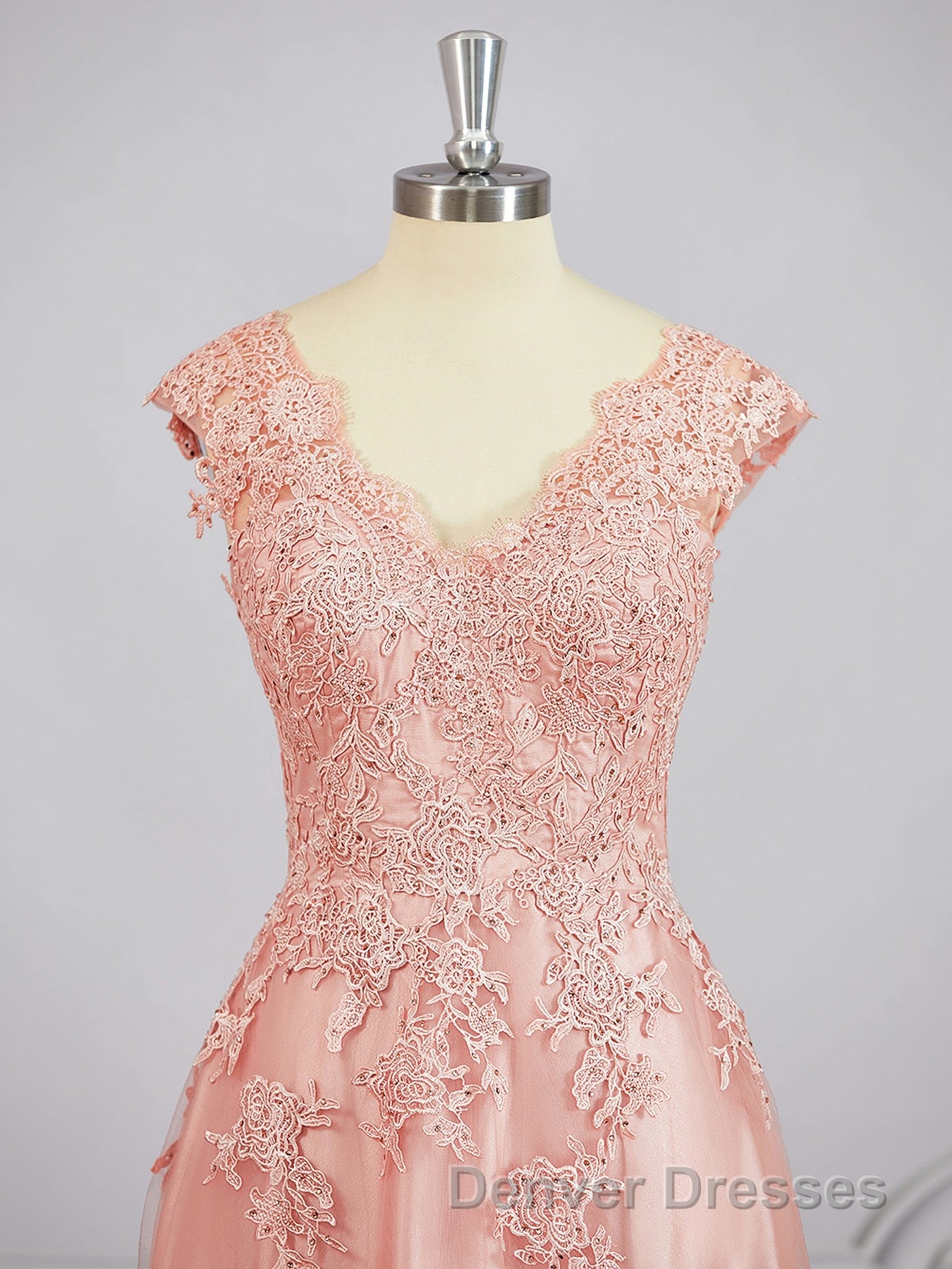 A-Line/Princess V-neck Floor-Length Tulle Mother of the Bride Dress With Appliques Lace