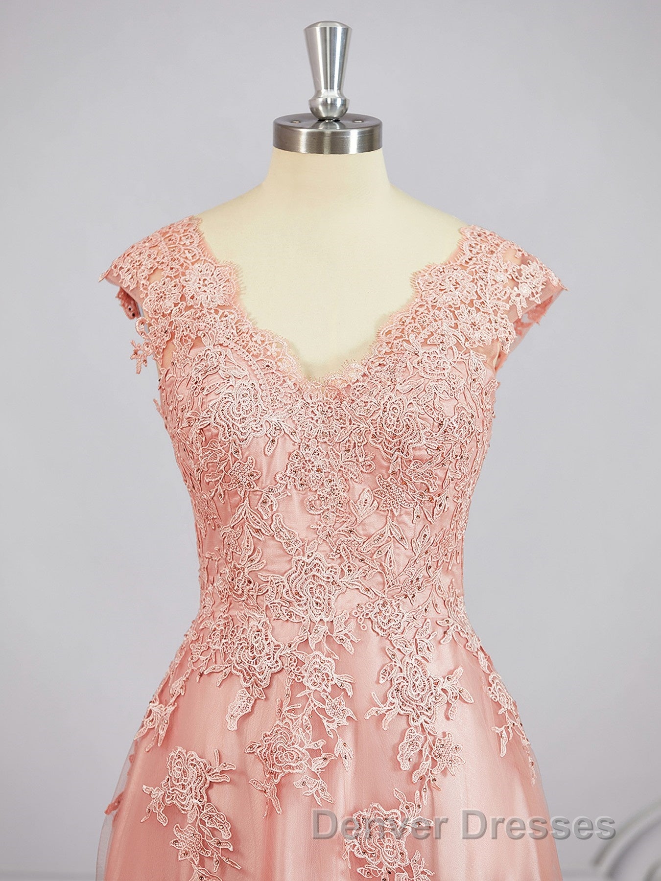 A-Line/Princess V-neck Floor-Length Tulle Mother of the Bride Dress With Appliques Lace Secondary image
