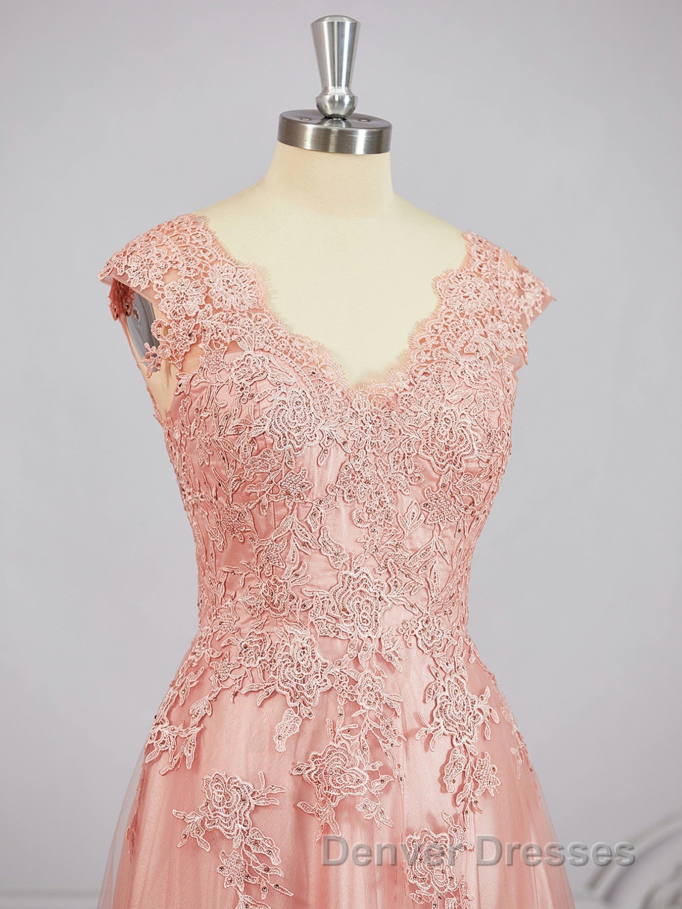 A-Line/Princess V-neck Floor-Length Tulle Mother of the Bride Dress With Appliques Lace