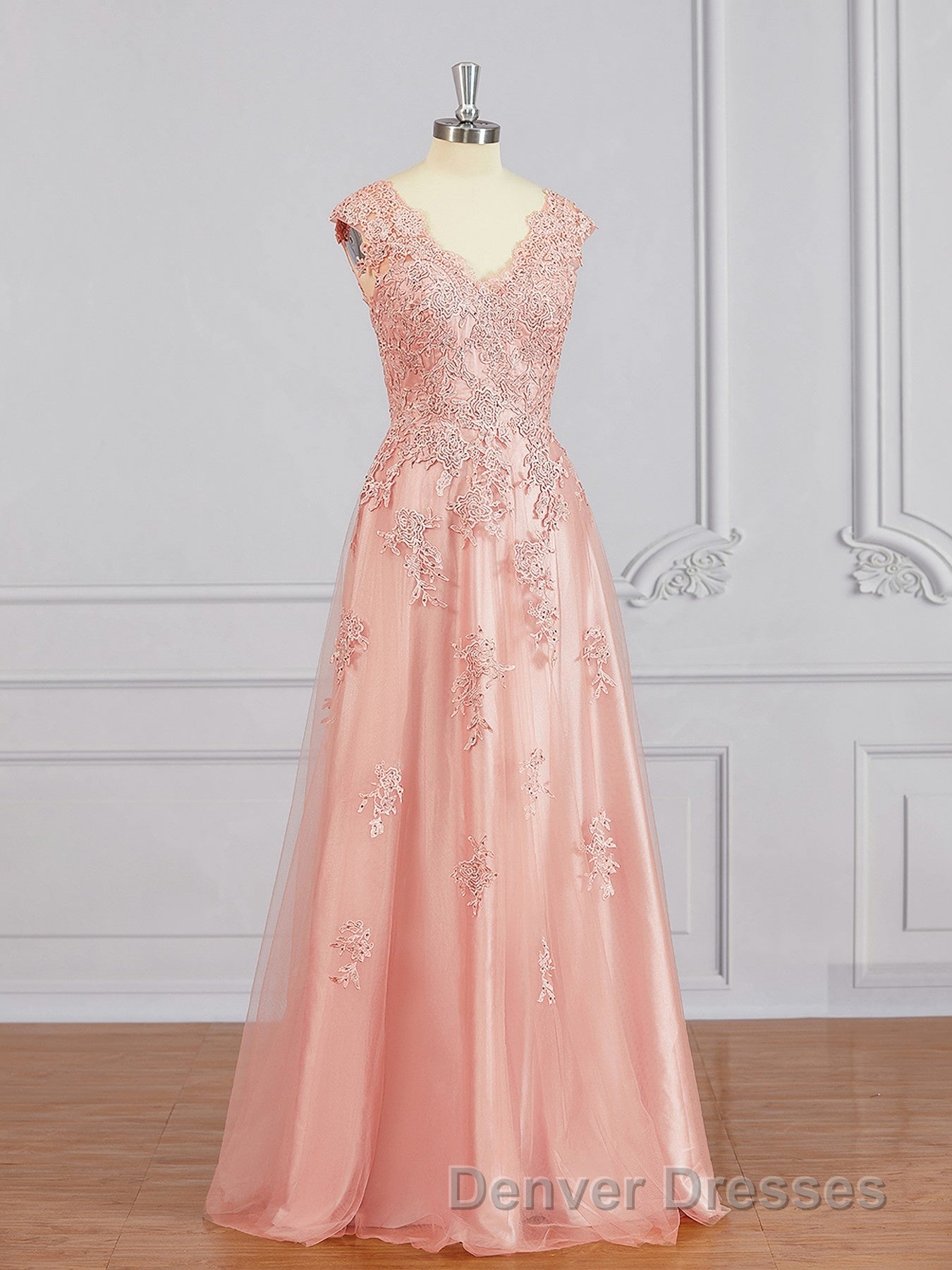 A-Line/Princess V-neck Floor-Length Tulle Mother of the Bride Dress With Appliques Lace