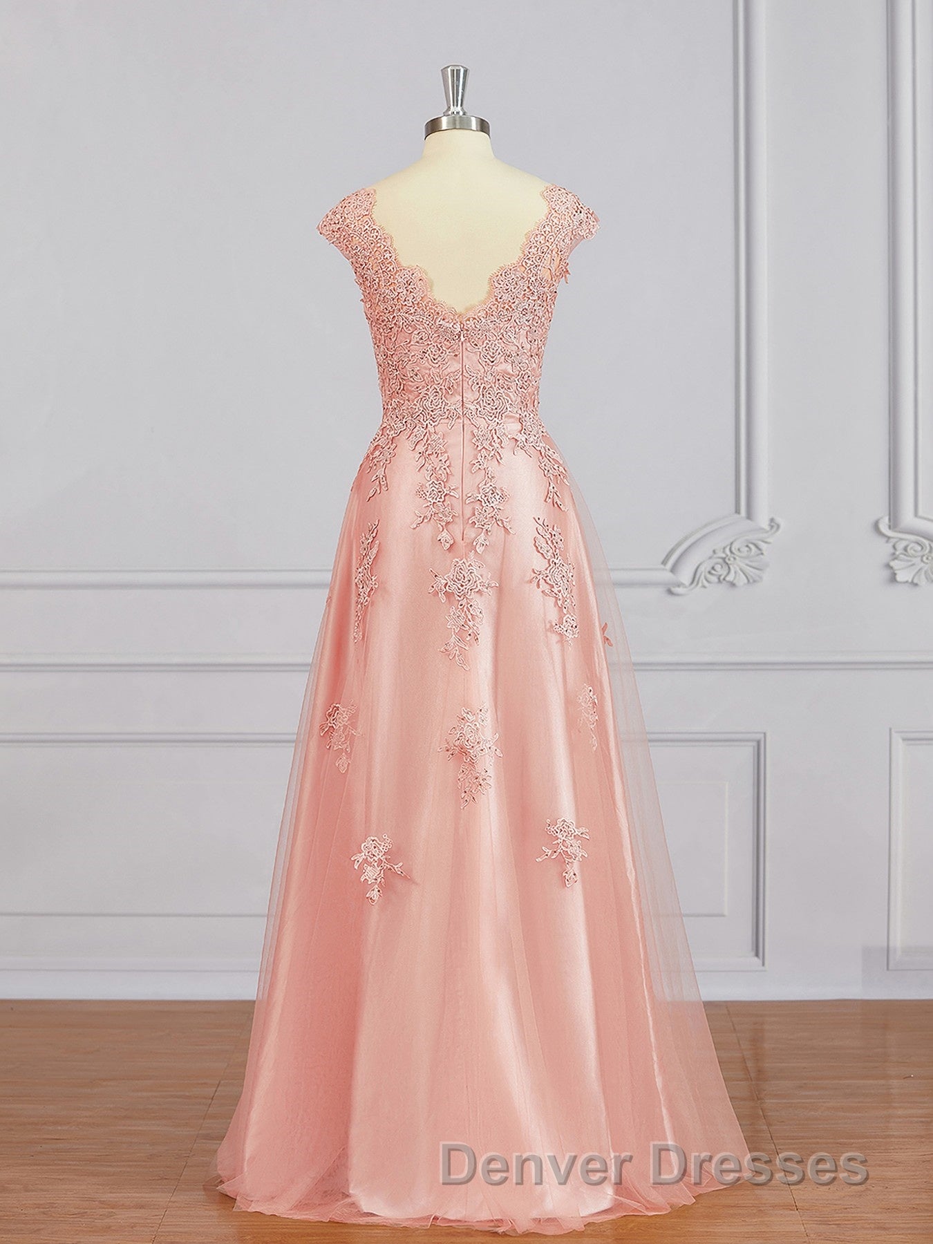 A-Line/Princess V-neck Floor-Length Tulle Mother of the Bride Dress With Appliques Lace