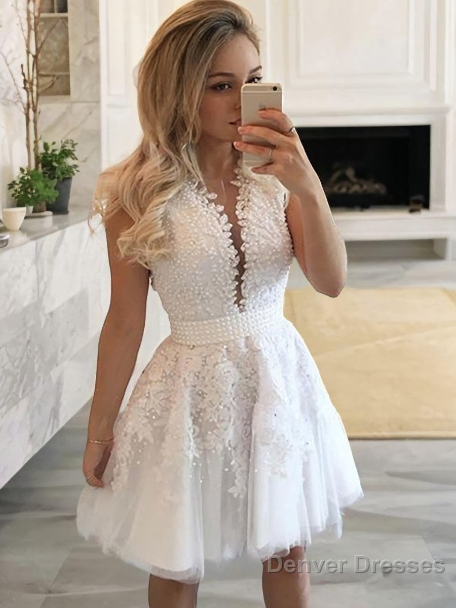 A-Line/Princess V-neck Short/Mini Tulle Homecoming Dresses With Beading Main image