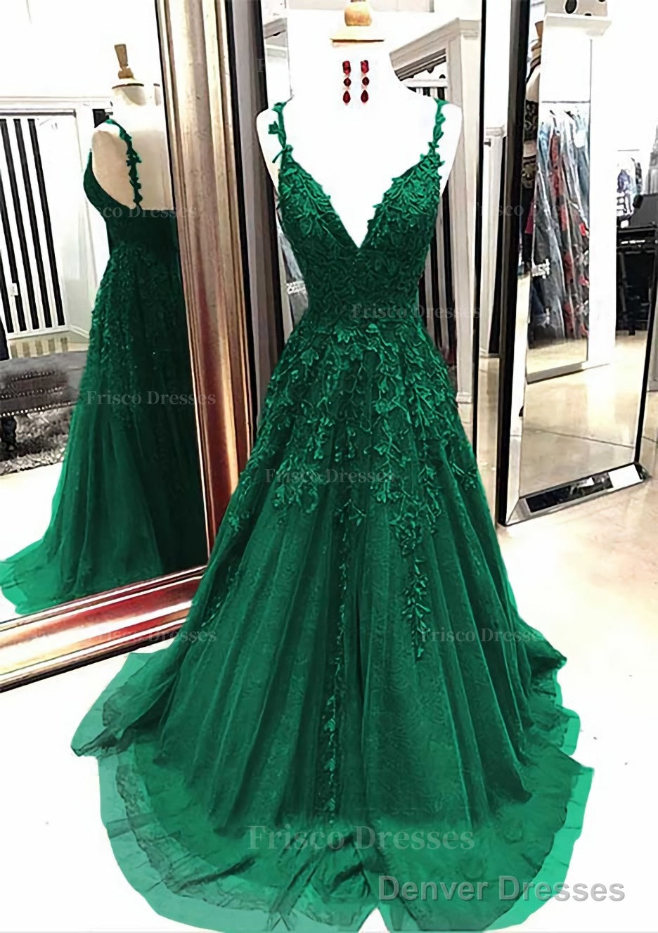 A-line/Princess V Neck Sleeveless Sweep Train Tulle Prom Dresses With Appliqued