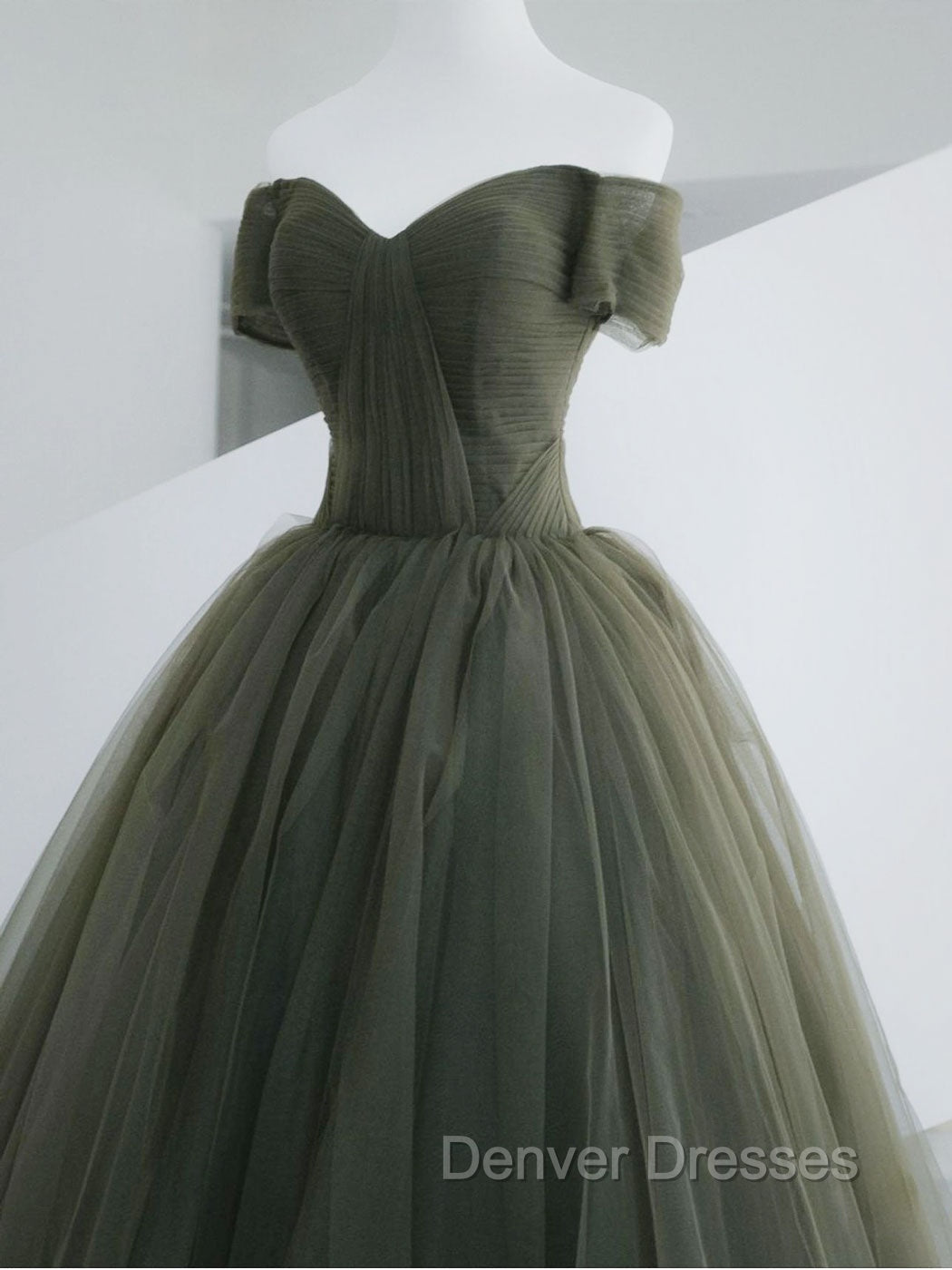A-Line Sweetheart Neck Green Long Prom Dress, Sweep Train Green Formal Dress Main image