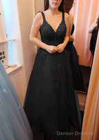 A-line V Neck Sleeveless Long/Floor-Length Tulle Prom Dresses With Appliqued Lace