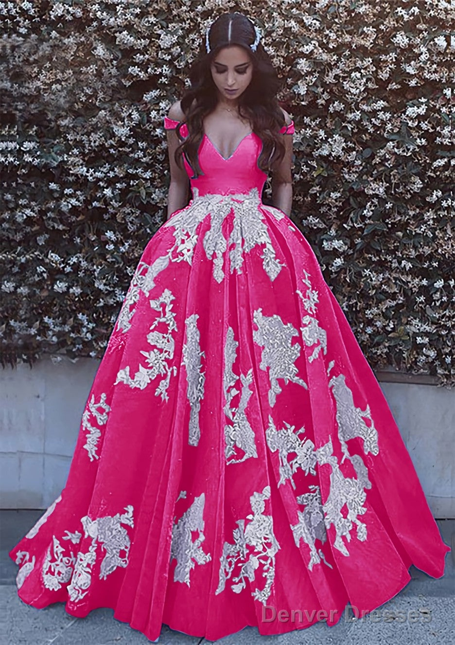 Ball Gown Off-the-Shoulder Sleeveless Court Train Tulle Prom Dresses With Pleated Appliqued