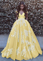 Ball Gown Off-the-Shoulder Sleeveless Court Train Tulle Prom Dresses With Pleated Appliqued