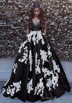 Ball Gown Off-the-Shoulder Sleeveless Court Train Tulle Prom Dresses With Pleated Appliqued