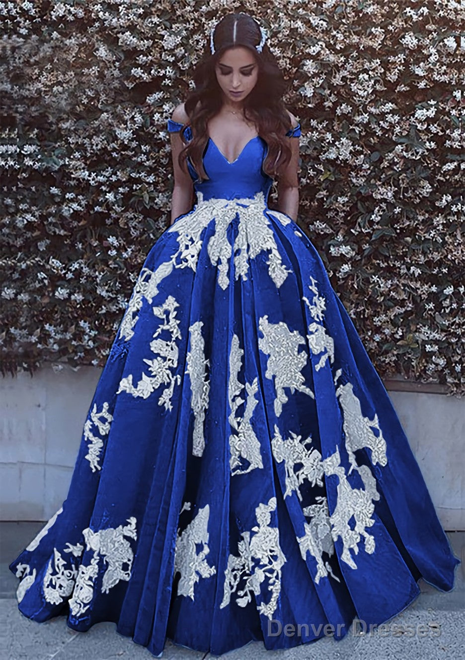 Ball Gown Off-the-Shoulder Sleeveless Court Train Tulle Prom Dresses With Pleated Appliqued