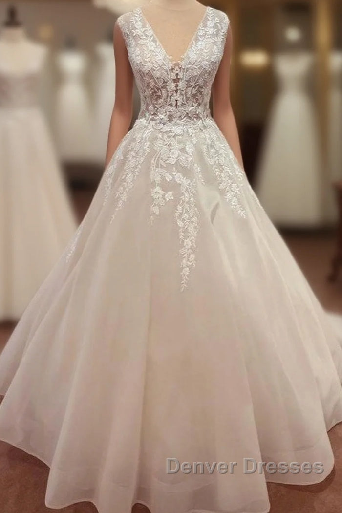Beautiful Long A-Line Appliques Lace Tulle Wedding Dress Main image