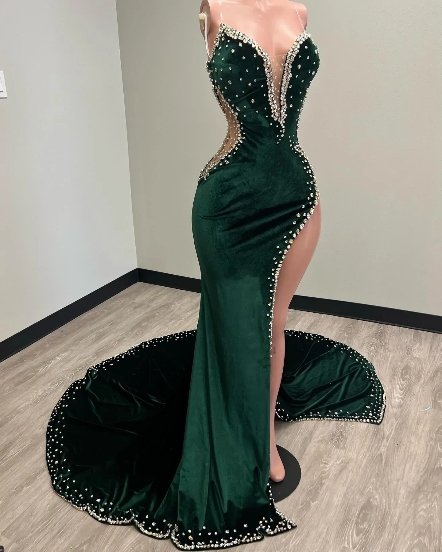 Black Girl Prom Dress Long Mermaid Green Prom Gown With Train Secondary image