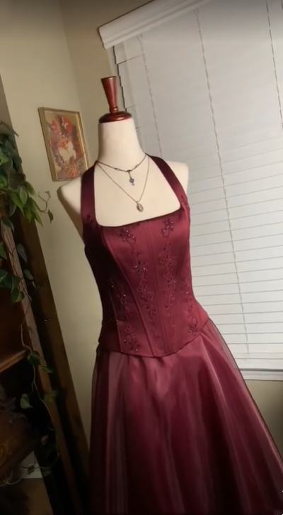 Burgundy Red Vintage Elegant Shiny Beaded Long Tulle Ball Gown Evening Dress Party Dress