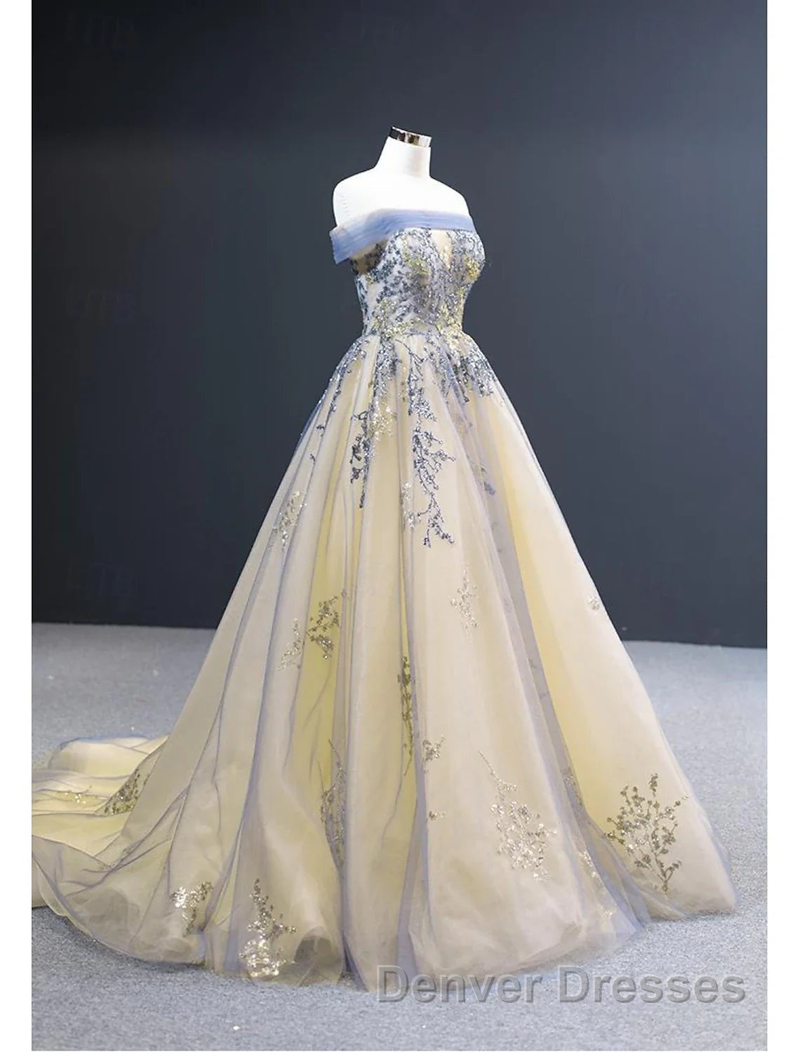 Buyishang A-Line Wedding Guest Dress Vintage Dress Wedding Sweep / Brush Train Sleeveless V Neck Satin with Pleats
