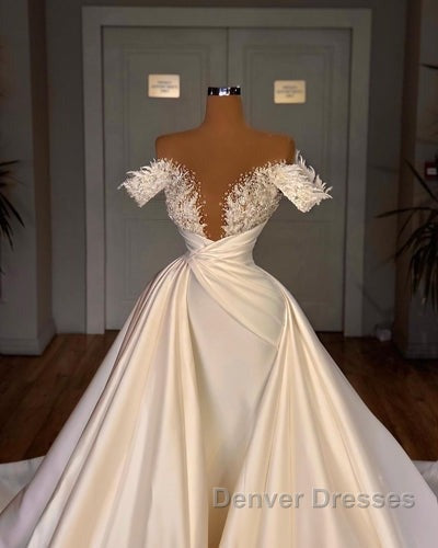 Charming Long A-line Off-the-shoulder Cathedral V-neck Satin Lace Wedding Dress Secondary image