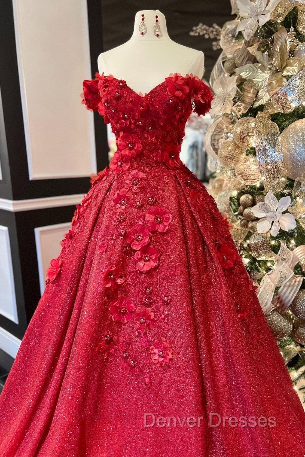Chic Ball Gown V Neck Beads Appliques Red Off-the-Shoulder Long Quinceanera Dress With Petticoat Secondary image