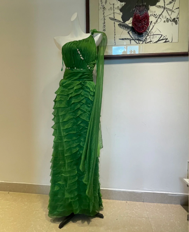 Chic Dark Green One-Shoulder Layered Ruffle Chiffon Long Prom Dress Evening Dress Secondary image