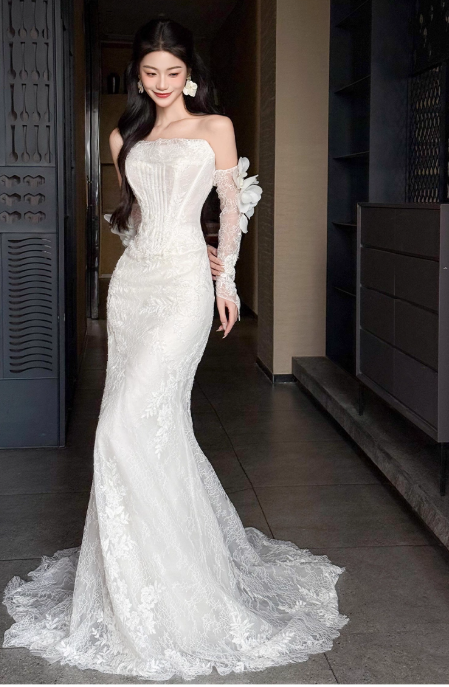 Chic Mermaid Long Wedding Dress Lace Strapless White Bridal Gowns Appliques Sleeveless Bridal Dress Main image