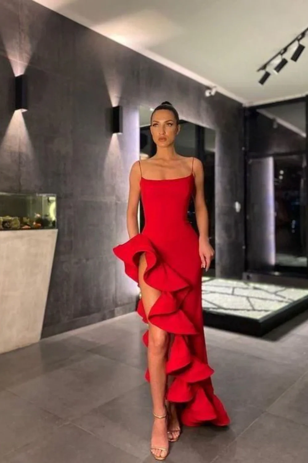 Chic Mermaid Scoop Neck Spaghetti Straps Satin Red Prom Dress Secondary image