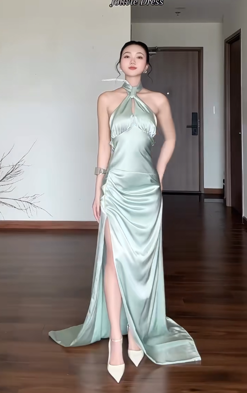 Chic Sheath Green Wedding Guest Dress Satin Halter Long Evening Dress Secondary image