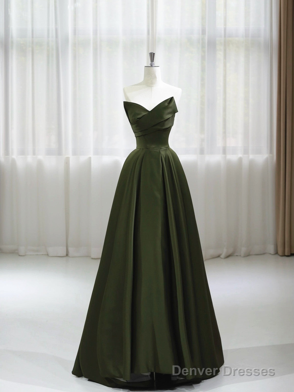 Chic V-Neckline