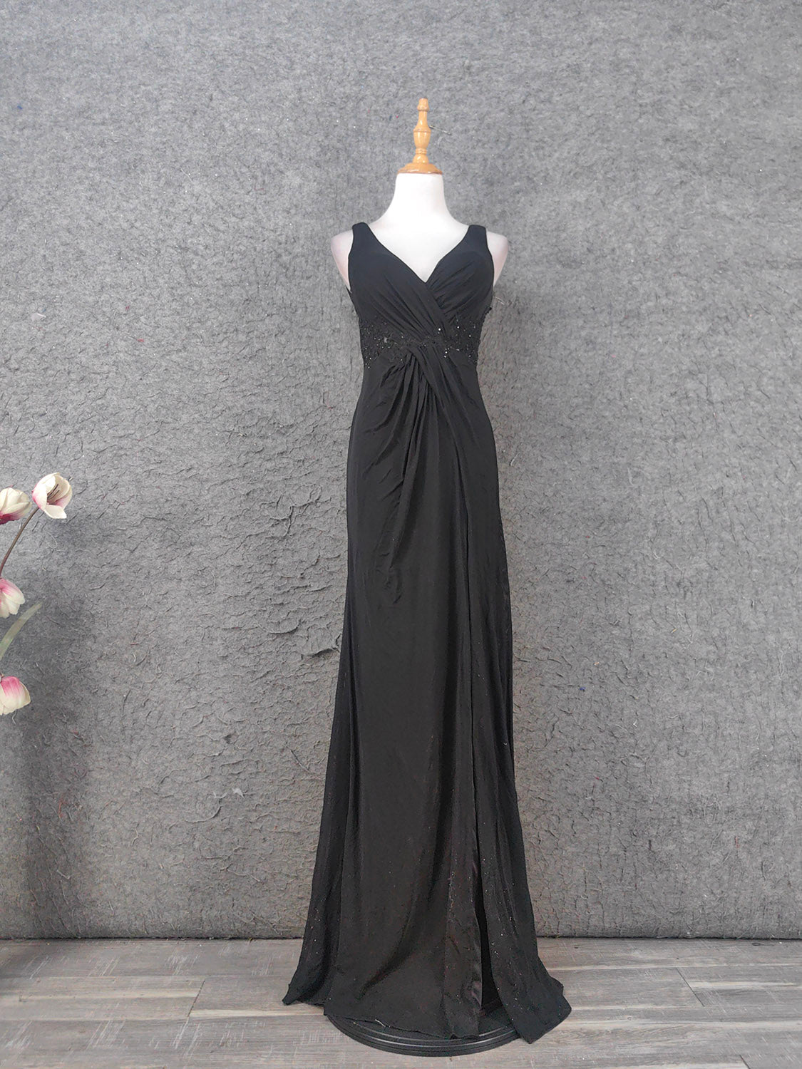 Classic Black V-Neck Sleeveless Open Back Lace Chiffon Long Prom Dress Evening Dress Main image