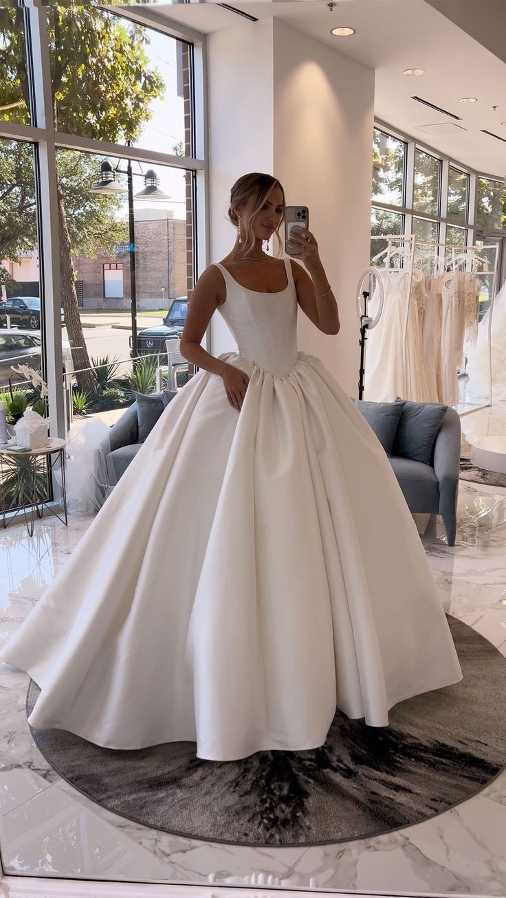 Classic Bridal Gown Ball Gown Square Neck Sleeveless Satin Long White Wedding Dress Elegant Bridal Gowns Brides Dress Main image