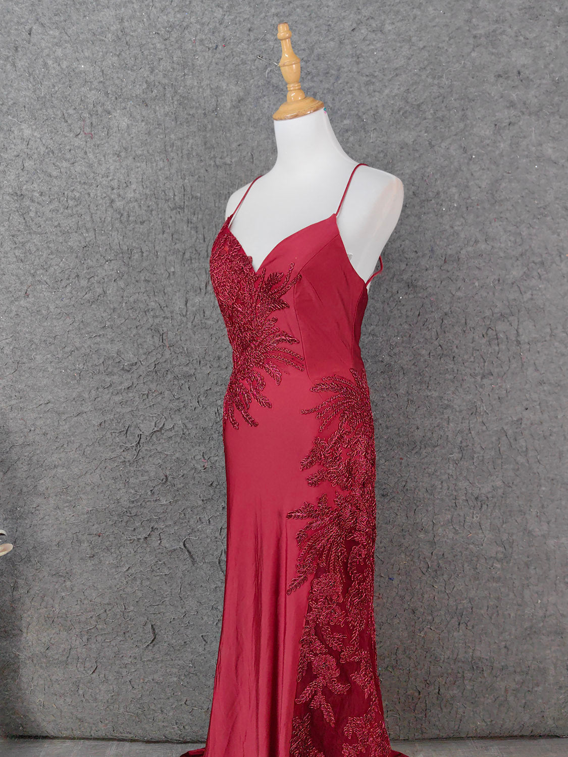 Classic Burgundy Mermaid Spaghetti Strap V-Neck Embroidered Satin Long Prom Dress Evening Dress