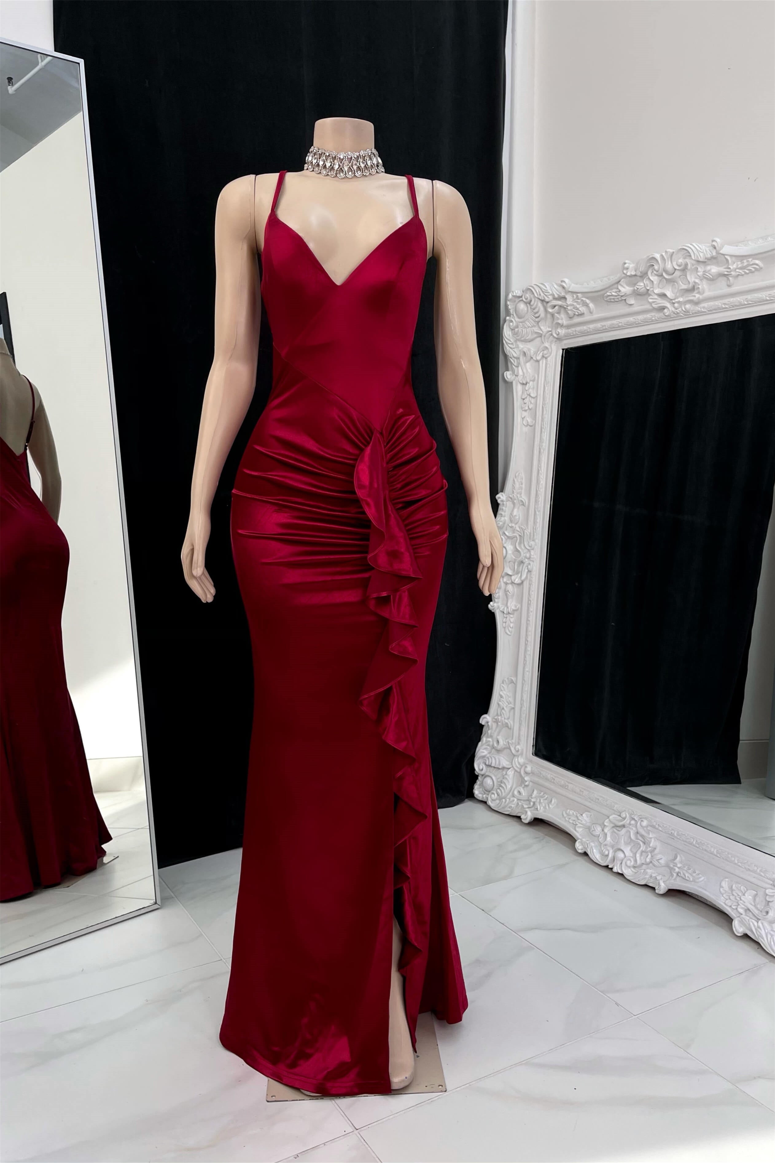 Classic Burgundy Spaghetti-Straps V-Neck Sleeveless Satin Prom Dresses Mermaid Backless With Ruffles Zipper Main image