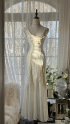 Clean And Elegant White V-Neck Lace Beaded Mermaid Long Prom Dress
