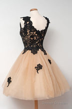 Cute Square Knee-Length Homecoming Dress With Black Lace Appliques