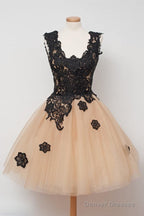 Cute Square Knee-Length Homecoming Dress With Black Lace Appliques