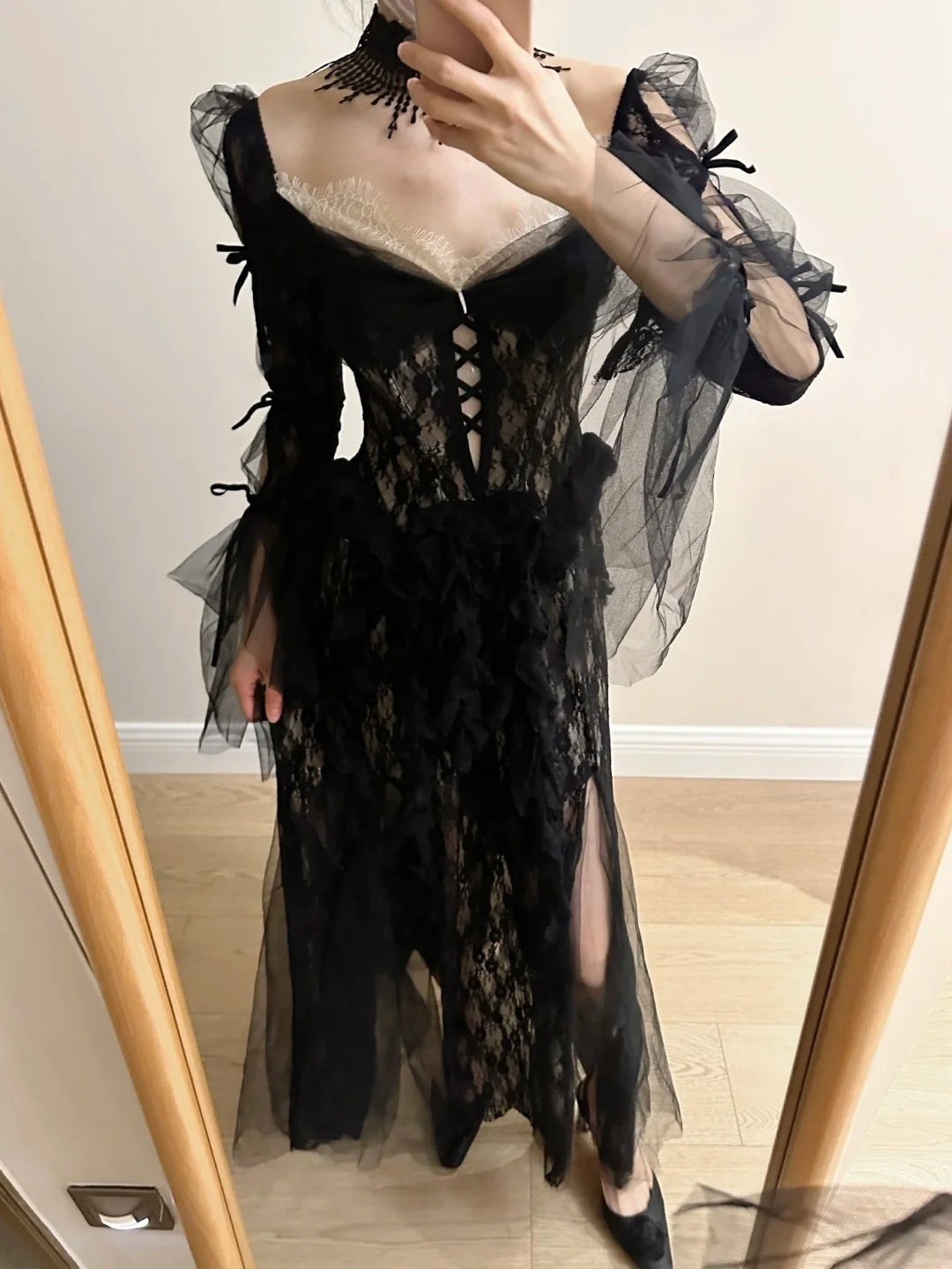 Dark Vintage Black Long Sleeve High-Slit Lace Tulle Prom Dress Evening Dress Main image