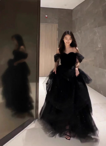 Elegant Black A-Line Off-The-Shoulder Shimmer Tiered Tulle Long Prom Dress Evening Dress Secondary image