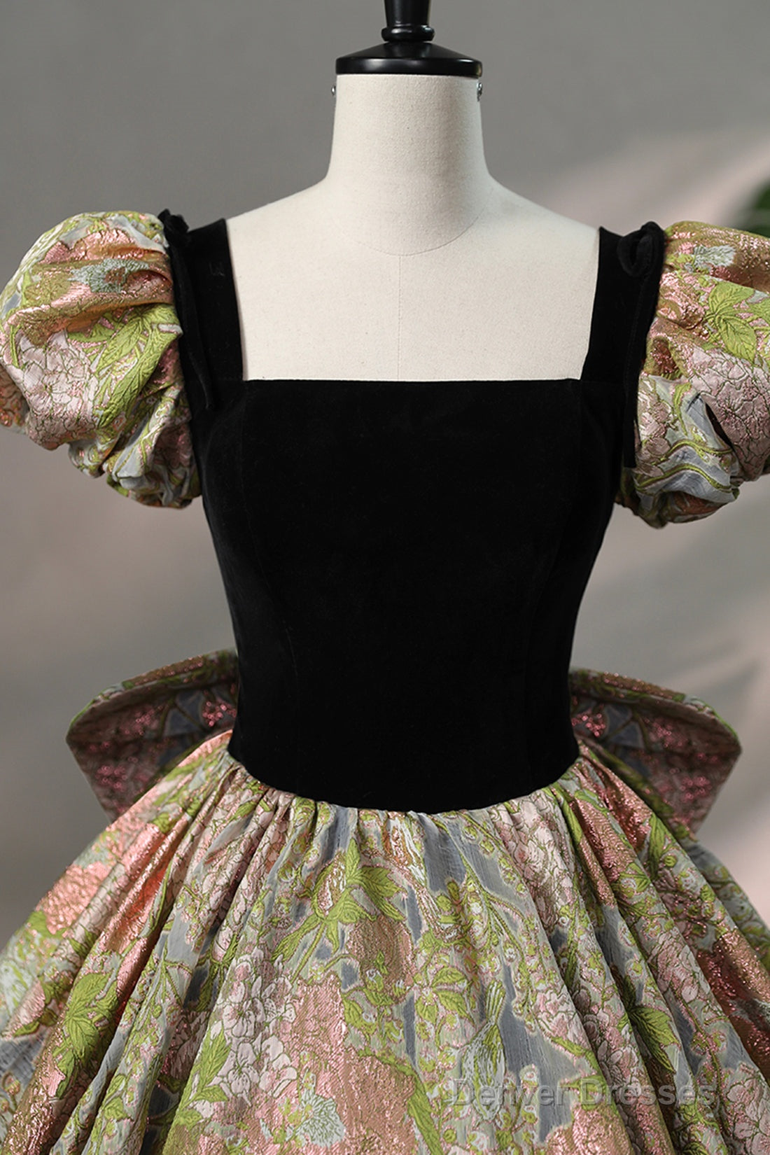 Elegant Black Puffy Short Sleeve Floor Length Prom Dress, A-Line Floral Pattern Evening Dress Secondary image