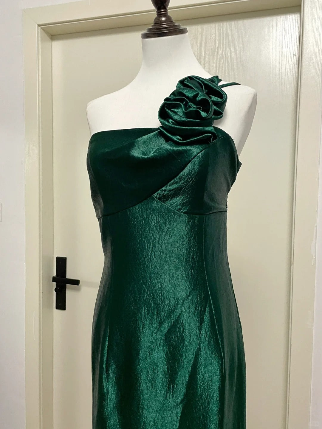 Elegant Dark Green 3D Floral One-Shoulder Satin Long Prom Dress Evening Dress Secondary image