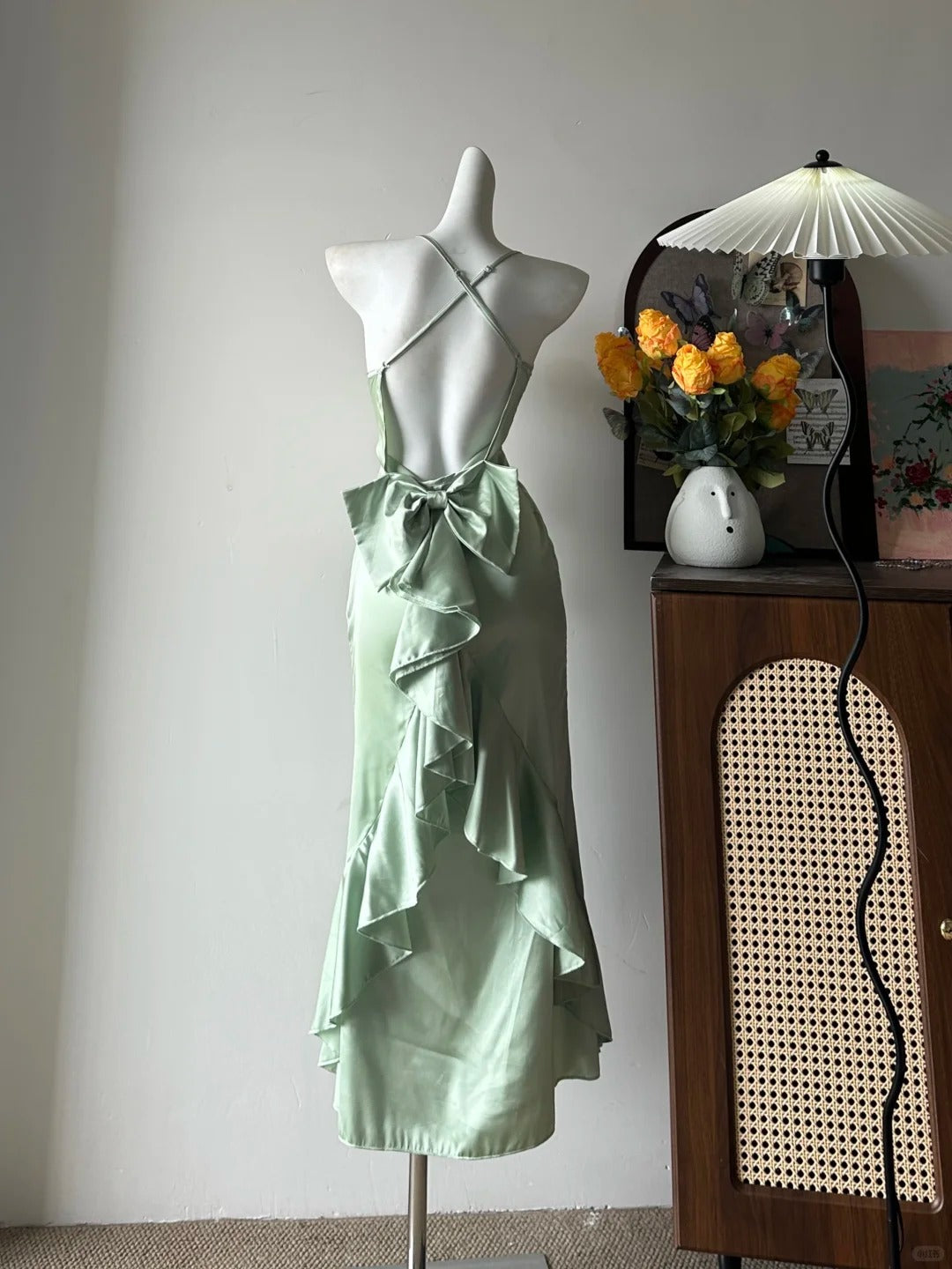 Elegant Green Slim Fit Halter Backless Ruffle Satin Prom Dress Evening Dress Main image